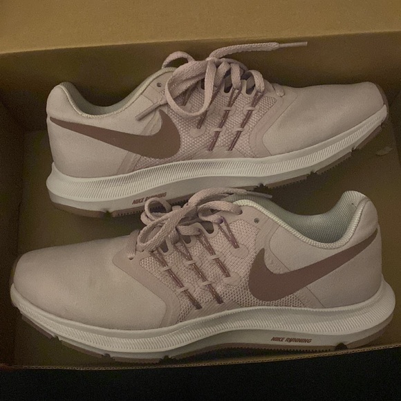 Women’s Nike Running Shoes - Size 7 - Picture 4 of 7